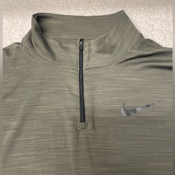Nike Dri-Fit 100% Polyester Mens Superset Quarter Zip. Size M. *Like New* - Picture 2 of 7